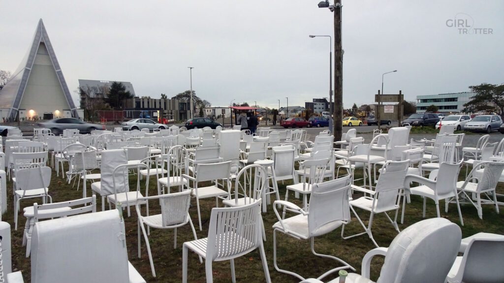 Mémorial des 185 chaises à Christchurch - Girltrotter