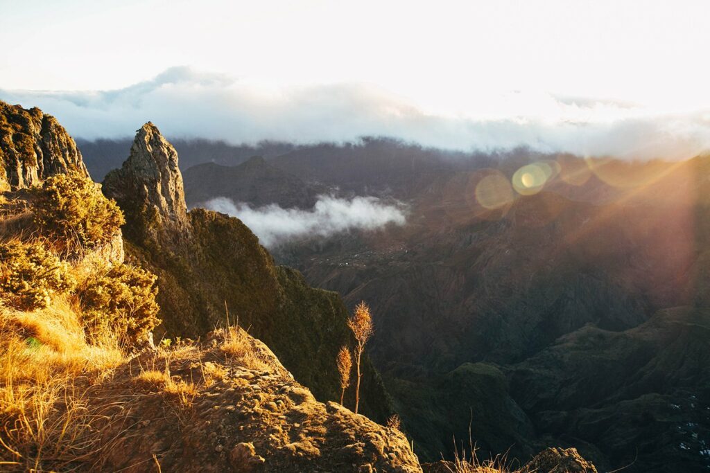 Contemplation de Lever de Soleil depuis le sommet du Piton des Neiges