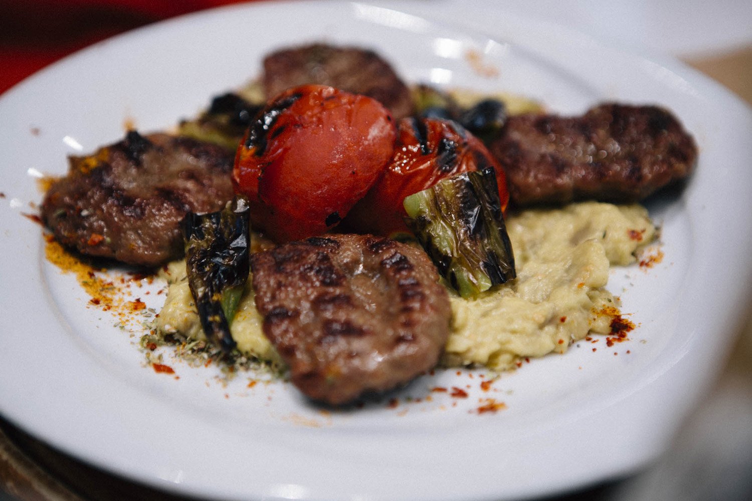 Boulettes de viande et écrasé d'aubergines Mado Istanbul