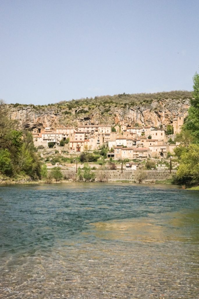 Village semi troglodyte de Peyre en Aveyron