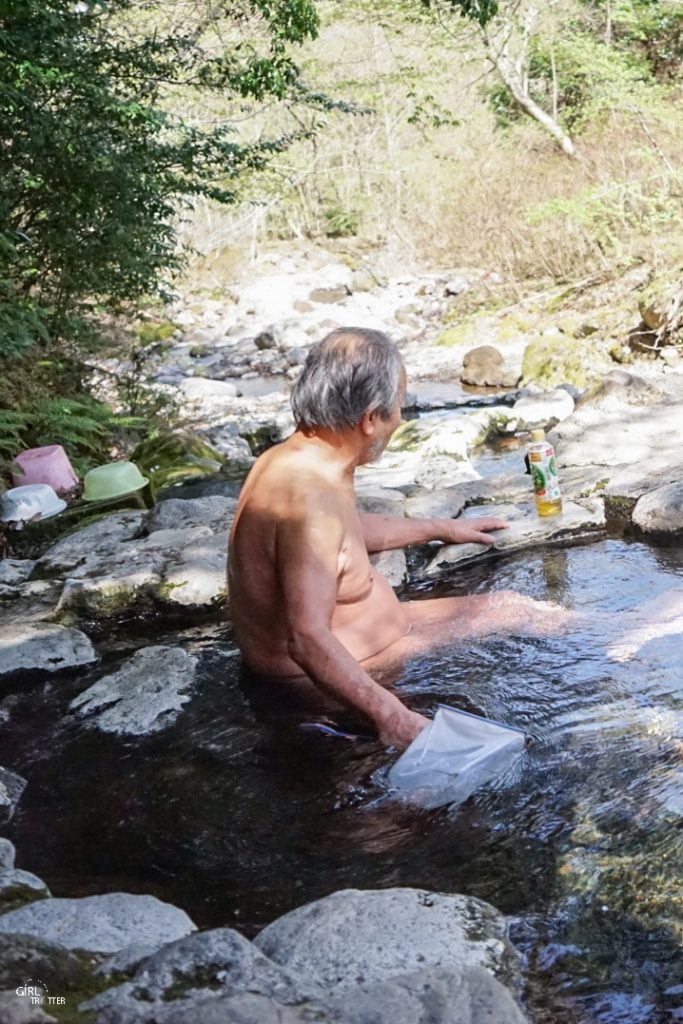 Onsen Hebinyu en pleine montagne nature au Japon dans les montagnes de beppu