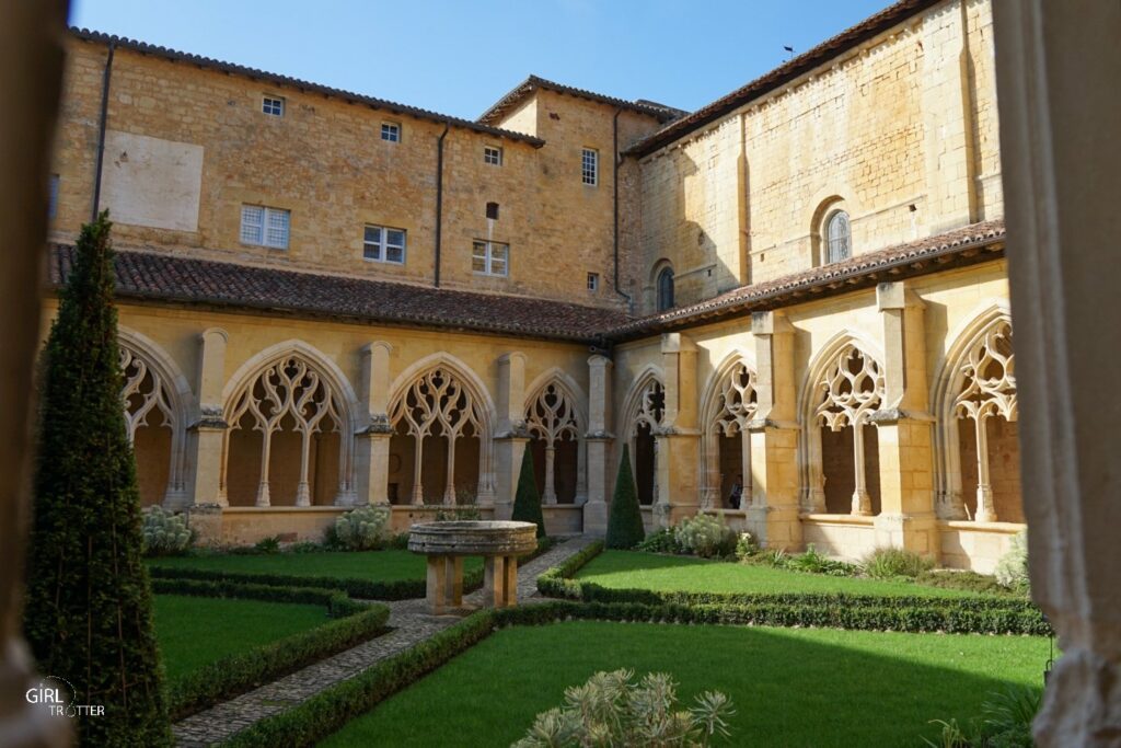 Abbaye et cloitre de Cadouin Perigord Girltrotter2