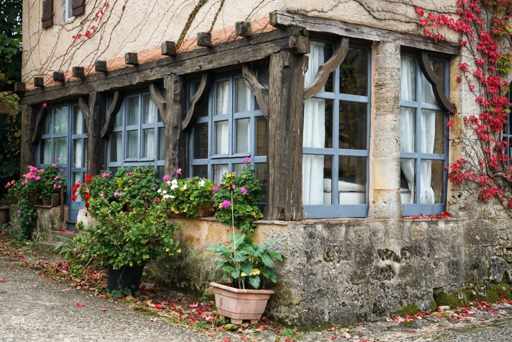 Chateau de Biron et le village Girltrotter5