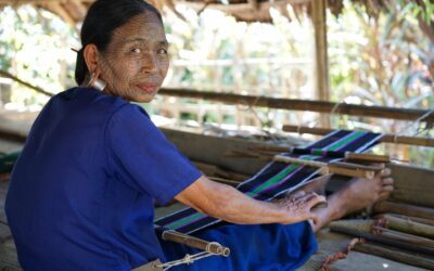 Reportage sur les femmes au visage tatoué du Myanmar