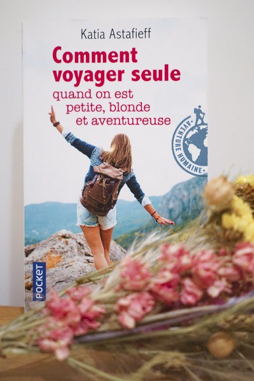 Faut-il lire le livre de Katia Astafieff - Comment voyager seule, quand on est petite, blonde et aventureuse - L'avis critique Girltrotter