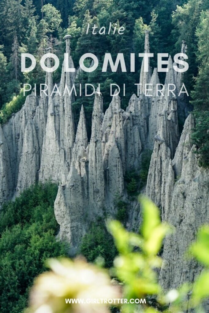 Piramidi de terra dolomites en juillet, Italie