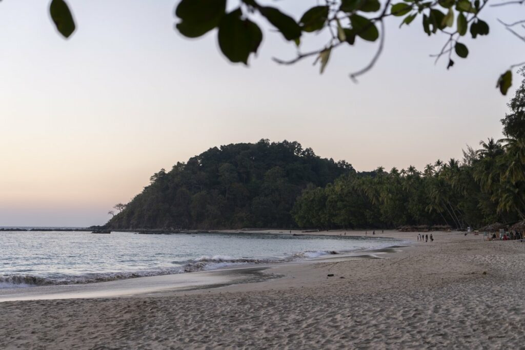 Coucher de soleil sur Ngapali Beach au Myanmar Birmanie Girltrotte le blog voyage et aventure8 1