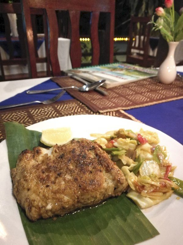 Manger du poisson frai à Ngapali Beach en Birmanie chez taste seafood