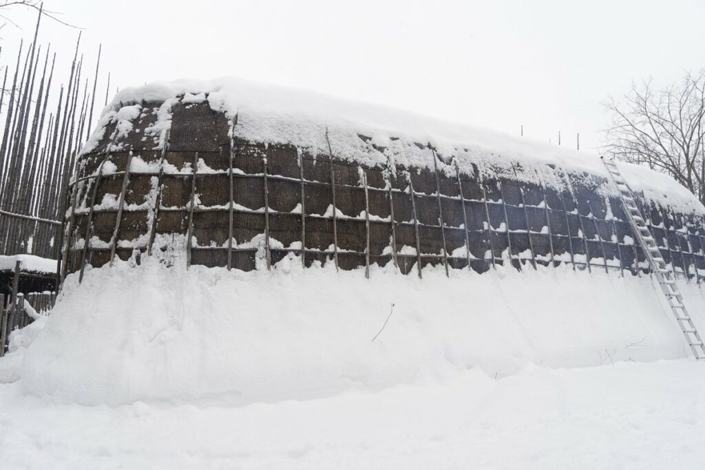 Visiter la maison longue du musée Huron-Wendat Premières Nations de Wendake Québec