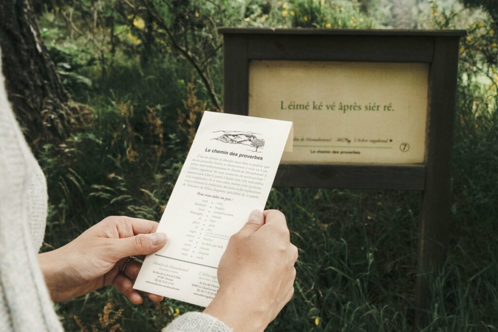 Chemin des proverbes du Moulin de Montabonnel hébergement en Ardèche du nord