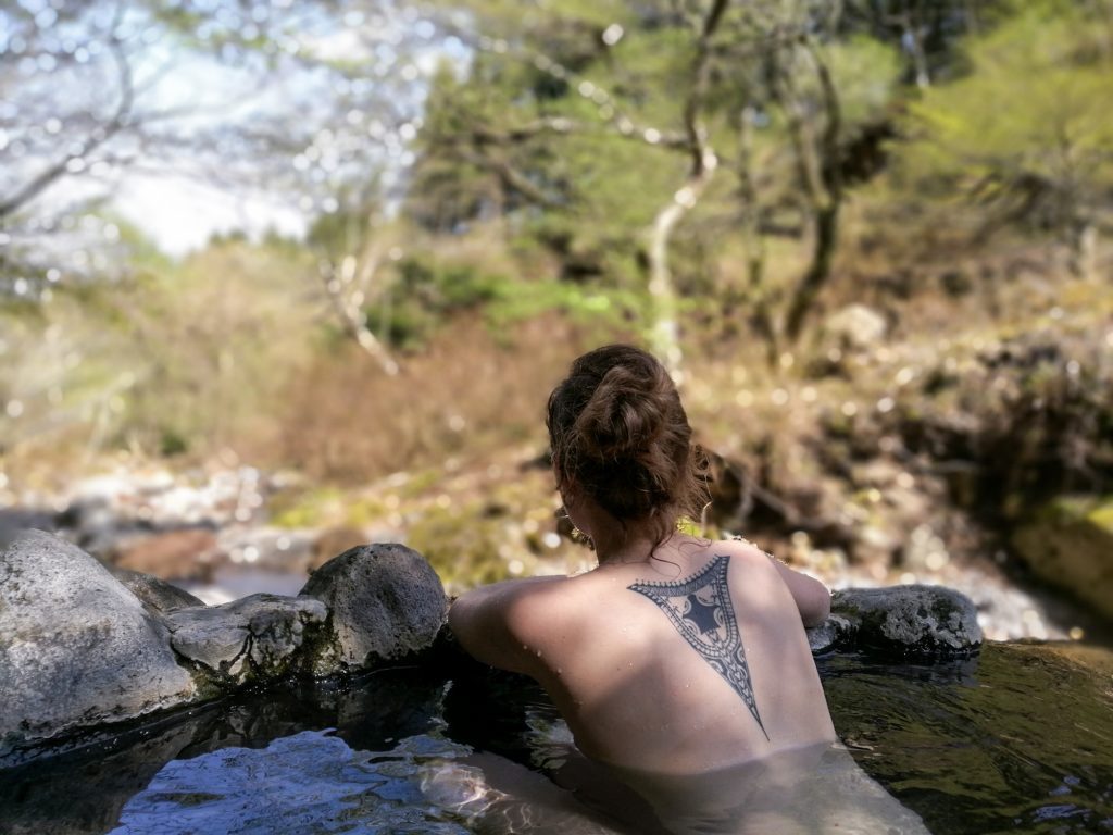 Japon - Se baigner dans un onsen naturel