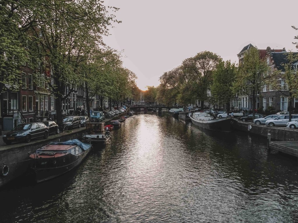 visiter amsterdam depuis les canaux girltrotter, le blog des filles qui voyagent1