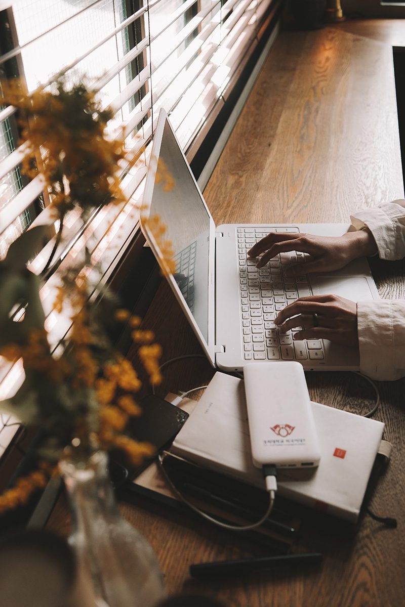 Cafés et coworking pour nomade digital à Kyoto - School bus coffee stop kyoto