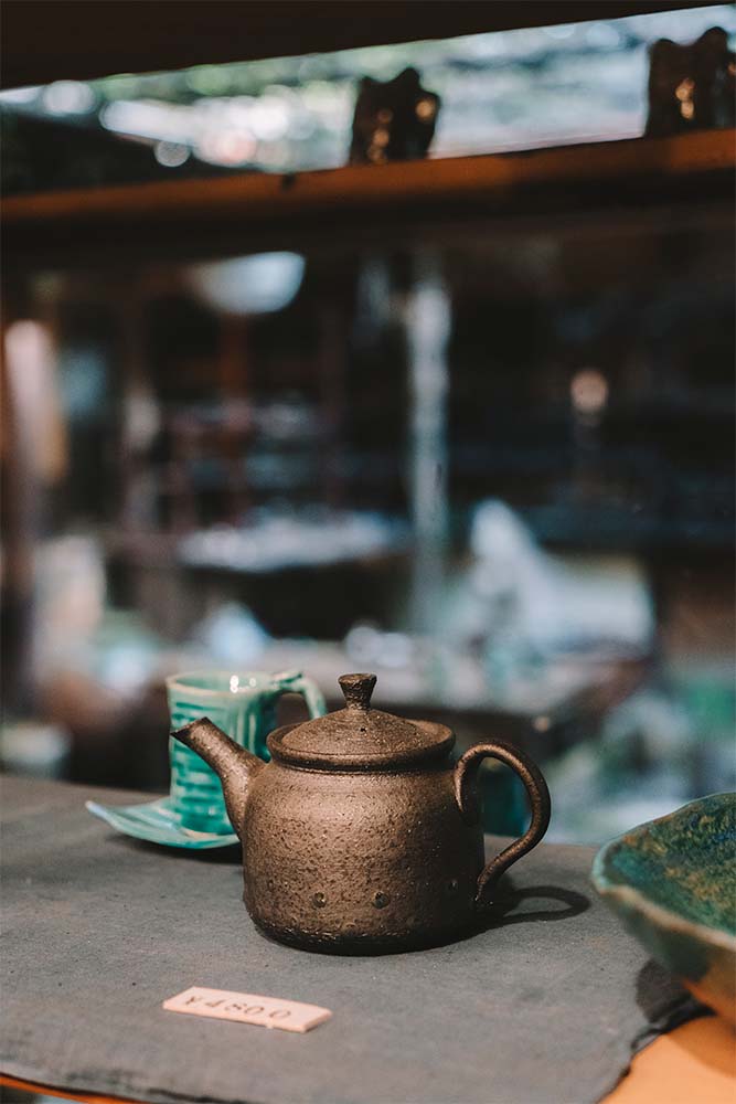 trouver des souvenirs de voyage du japon a kyoto kotouen boutique de poterie a arashiyama girltrotter blog aventure et voyage responsable 4