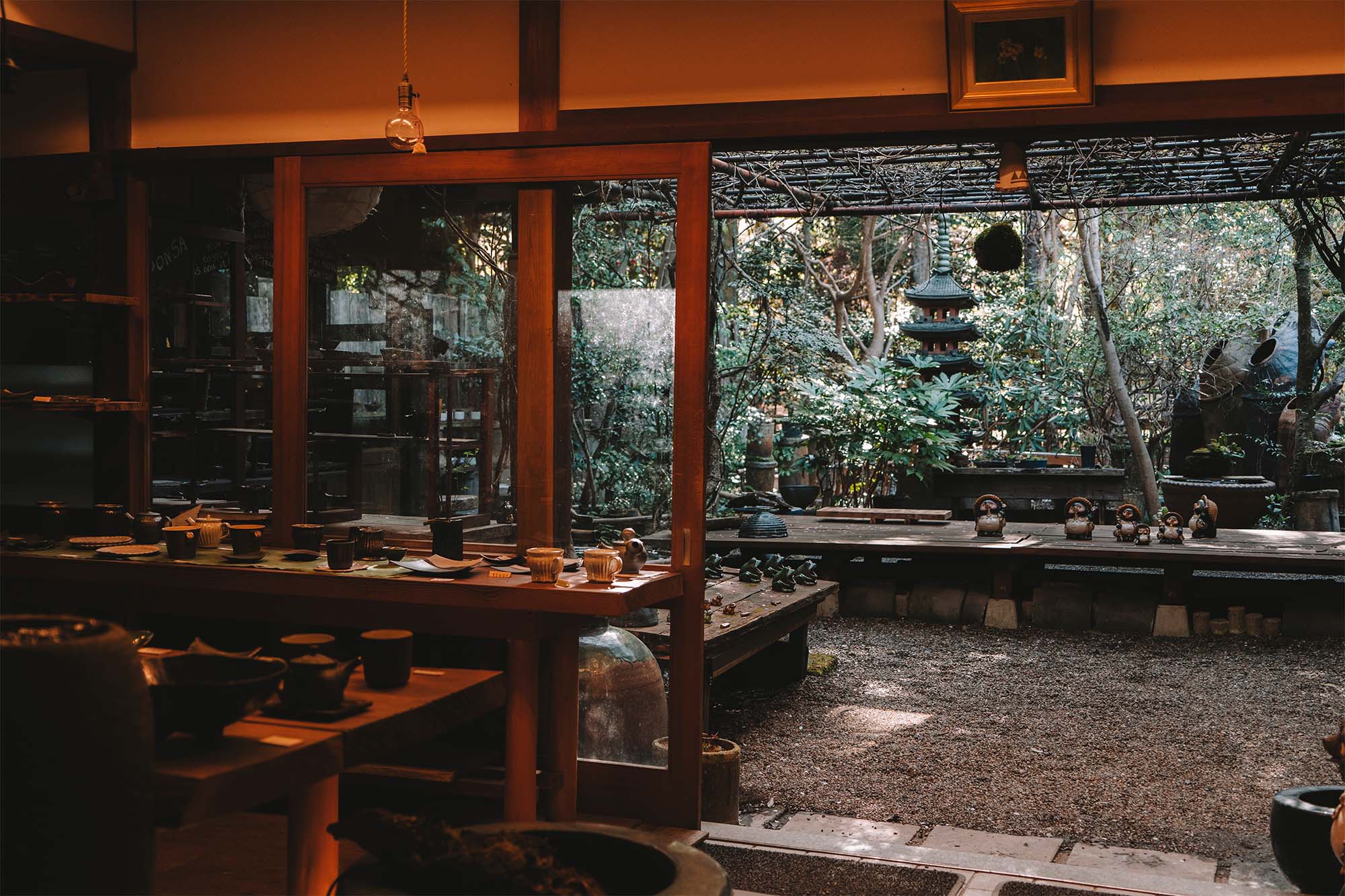 trouver des souvenirs de voyage du japon a kyoto kotouen boutique de poterie a arashiyama girltrotter blog aventure et voyage responsable 7
